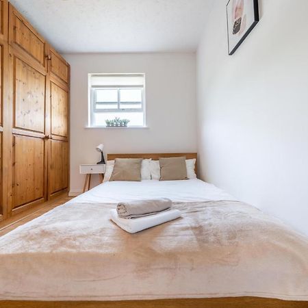 Stansted Airport & Bishops Stortford Town Centre Professional Apartment Bishop's Stortford Extérieur photo