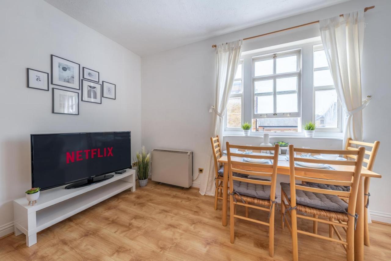 Stansted Airport & Bishops Stortford Town Centre Professional Apartment Bishop's Stortford Extérieur photo