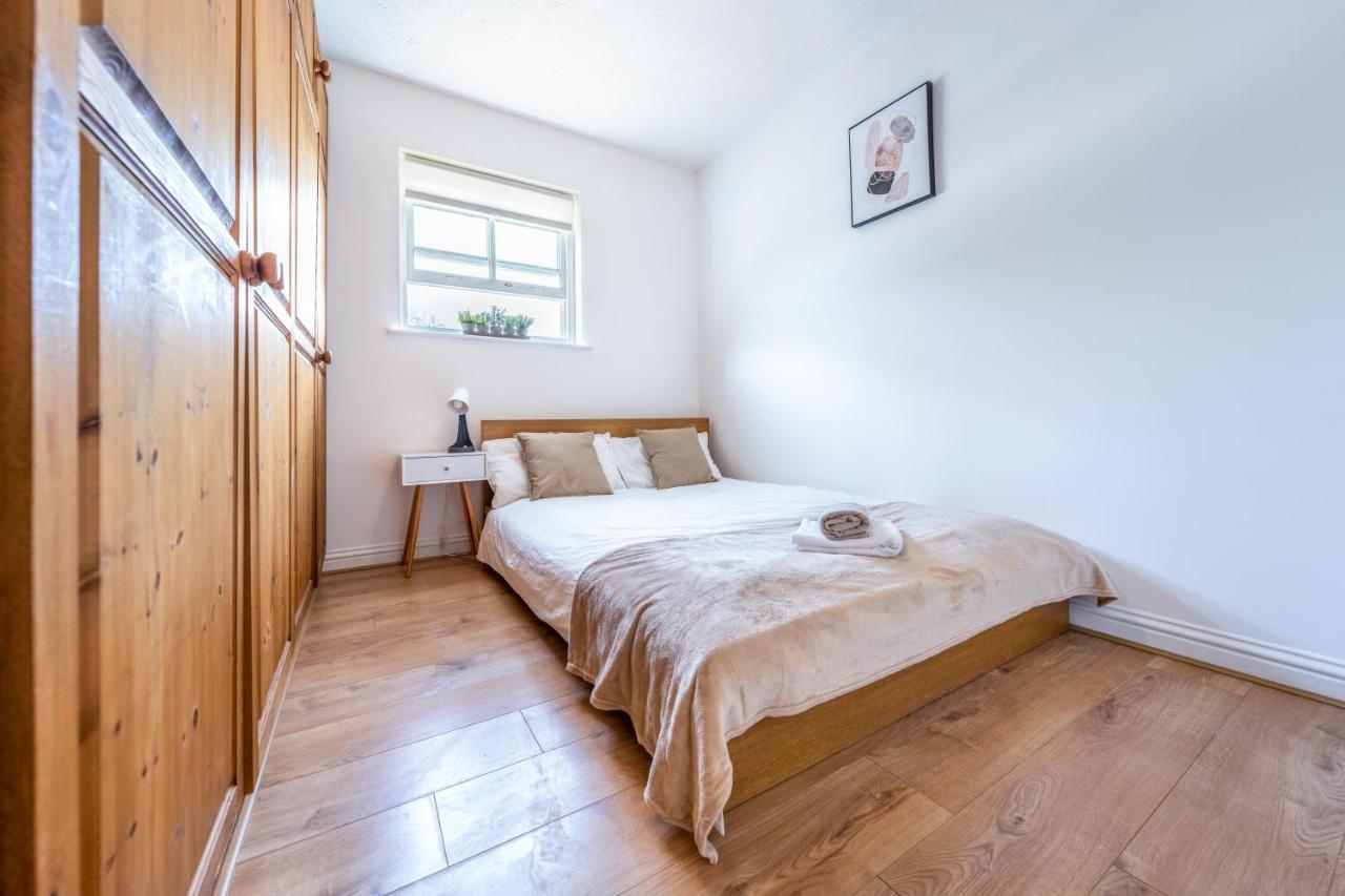 Stansted Airport & Bishops Stortford Town Centre Professional Apartment Bishop's Stortford Extérieur photo