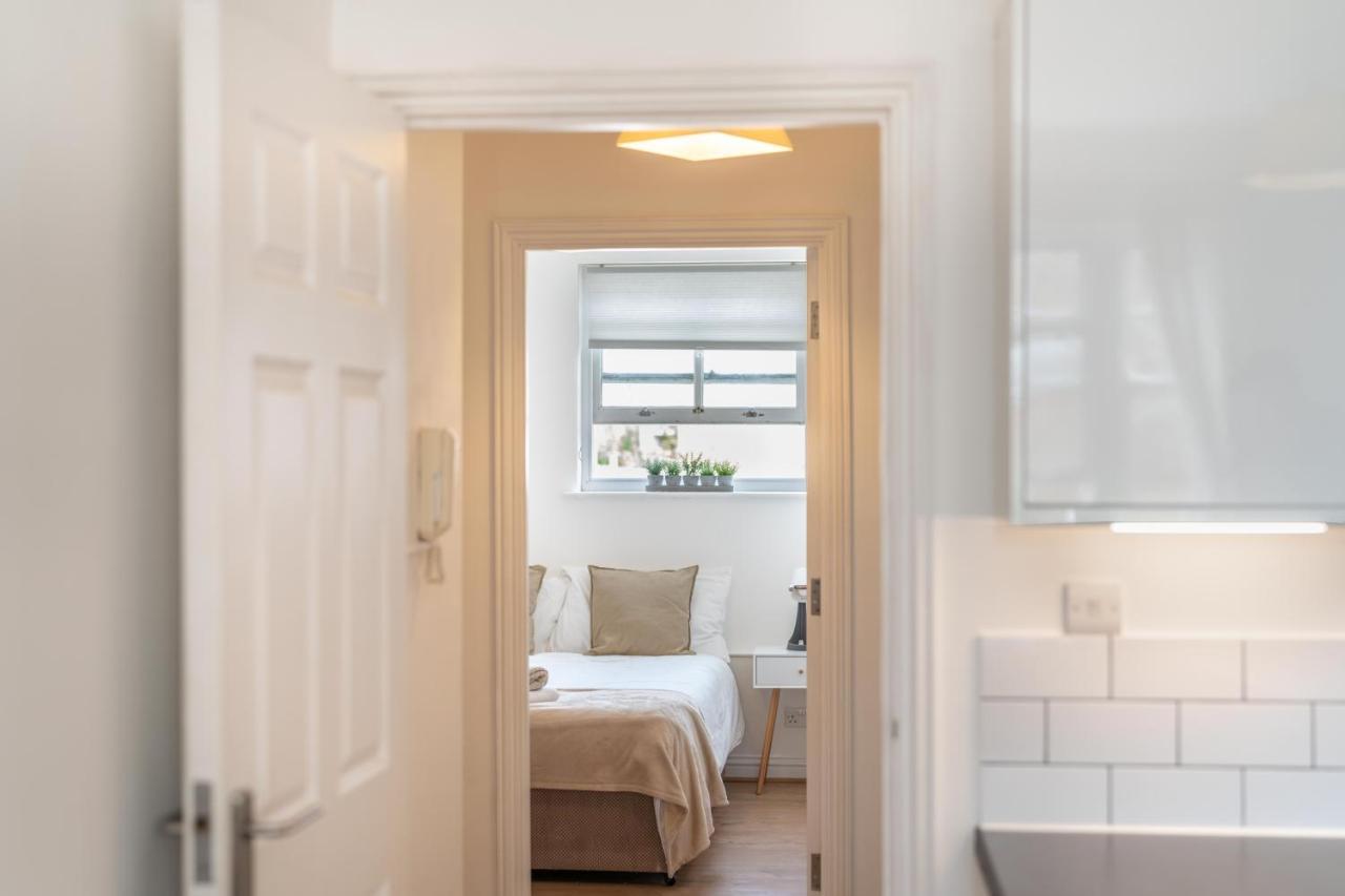 Stansted Airport & Bishops Stortford Town Centre Professional Apartment Bishop's Stortford Extérieur photo